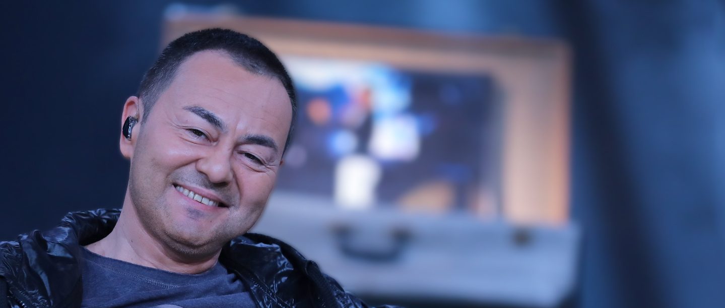 SERDAR ORTAÇ, MAWİSH BEACH’TE ÇINARCIK’I SALLADI!