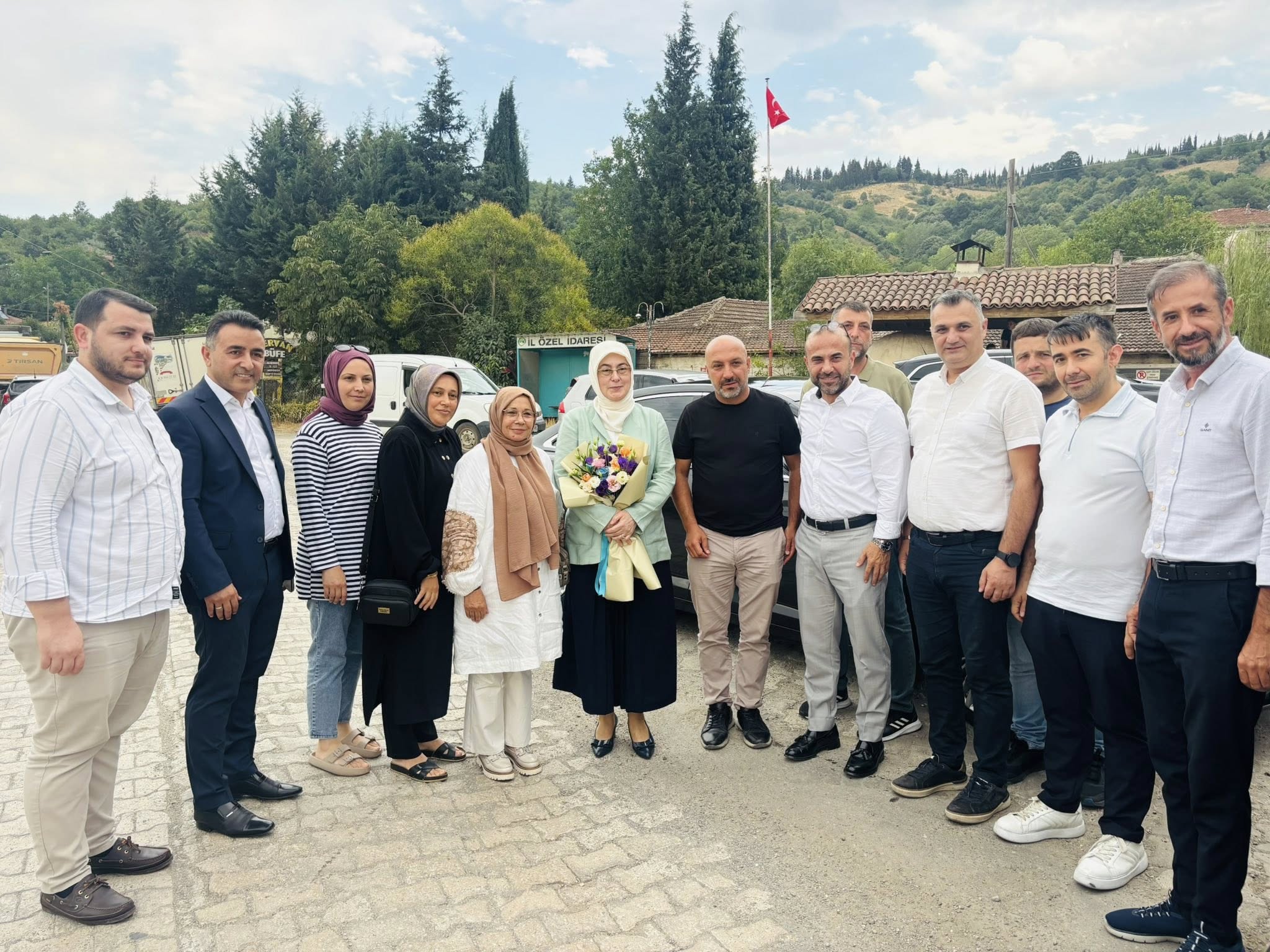 AK PARTİ’DEN KÖYLERE ÇIKARMA