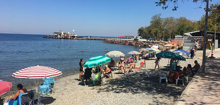 VİDEO HABER: ÇINARCIK’TA HALK PLAJLARINA YOĞUN İLGİ