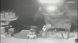 TUTUKLANAN KAPTANIN LİMANDA GEMİSİNİ İNCELERKEN GÖRÜNTÜLERİ ORTAYA ÇIKTI!