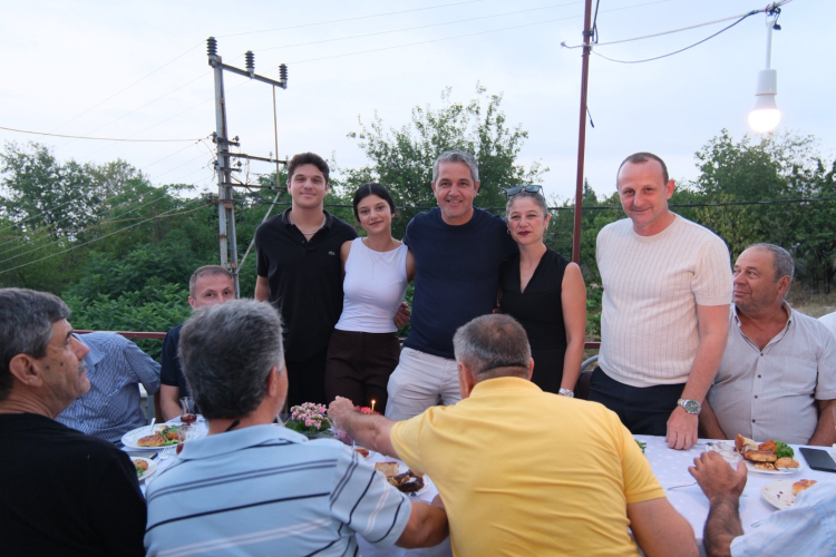 KADINLAR KAHVESİ, GACIK KÖYÜ'NDE HİZMETE AÇILDI 1 ilk kadin muhtarin koyunde kadinlar kahvesi acildi 4 1753952328 203