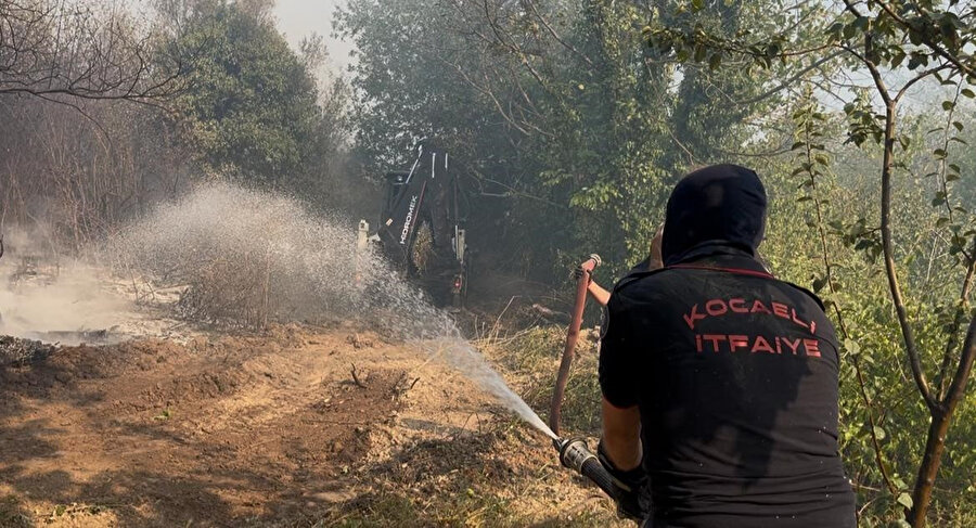 KARAMÜRSEL’DE ORMAN YANGINI İKİNCİ GÜNÜNDE: 963 PERSONEL SÖNDÜRME ÇALIŞMALARINDA