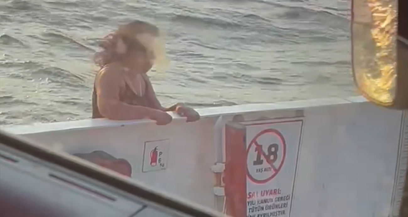 FERİBOTTAN DENİZE ATLAYAN KADININ GÖRÜNTÜLERİ ORTAYA ÇIKTI! İŞTE O VİDEO!