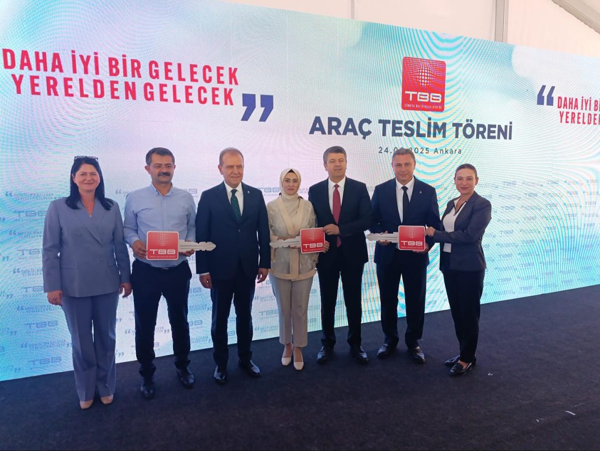 BAŞKAN ÇİTİL, HİBE ÇÖP TOPLAMA ARACINI TESLİM ALDI