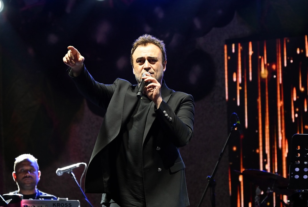 ÜNLÜ SANATÇI KUTSİ SÖYLEDİ, YALOVALILAR EŞLİK ETTİ