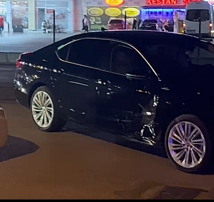 VİDEO HABER: RESMİ TATİL GÜNÜNDE ALTINOVA BELEDİYE BAŞKANLIĞININ ARACI, ÇİFTLİKKÖY’DE KAZAYA KARIŞTI!