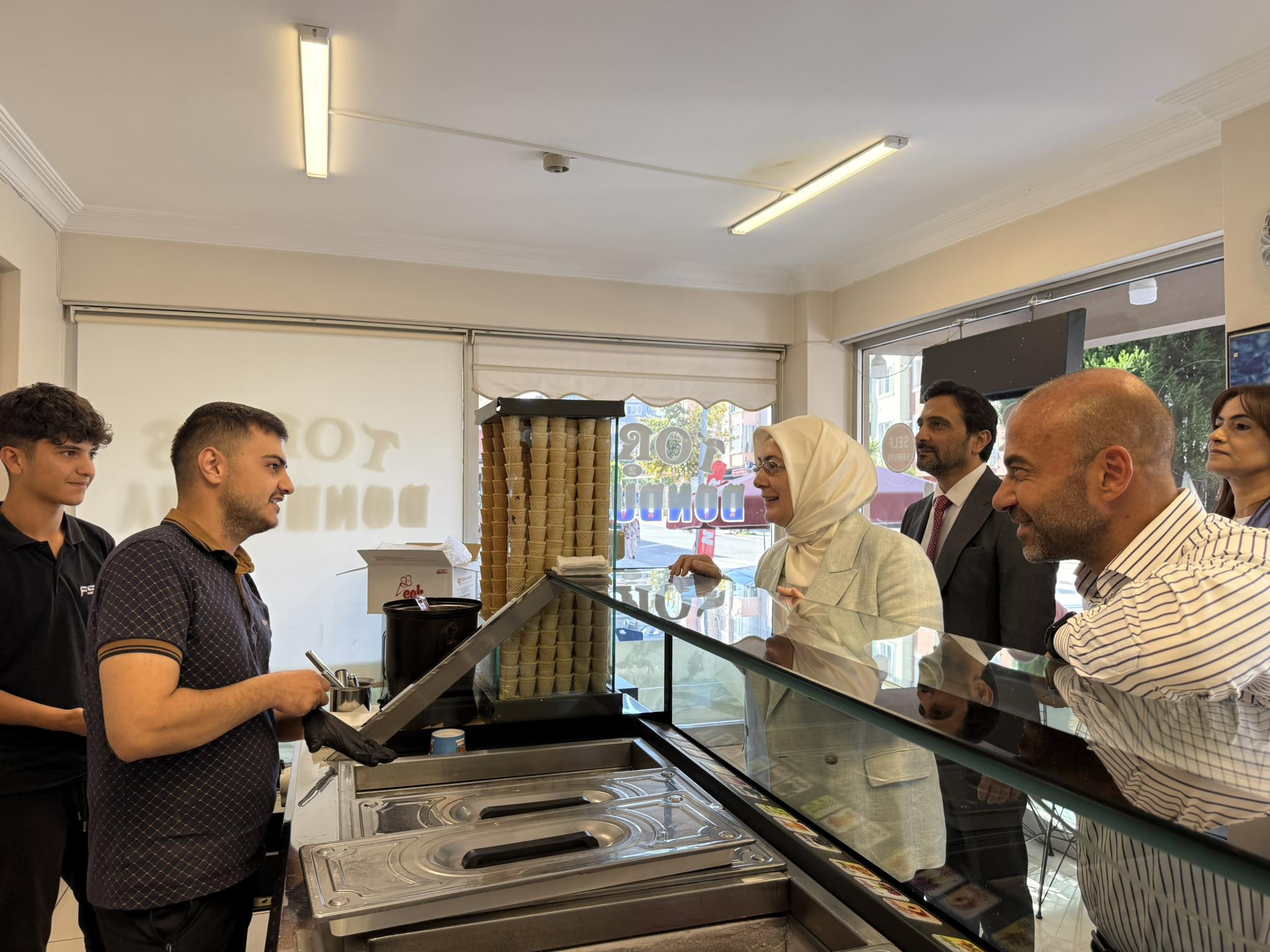 AK PARTİ’DEN YALOVA’DA ESNAF ZİYARETLERİ