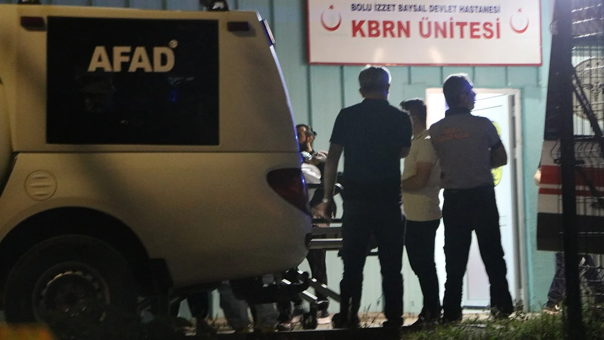OTOMOBİLİN YAKIT DEPOSUNDAN ÇIKTI.. 9 POLİS ZEHİRLENDİ!