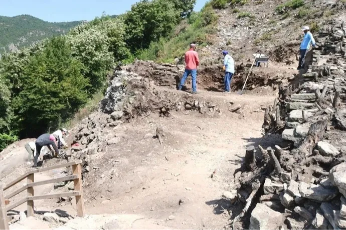 TARİHE IŞIK TUTUYOR.. ÇOBANKALE KAZILARI DEVAM EDİYOR