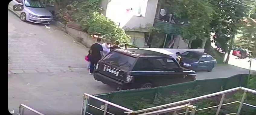 ÇOCUKLARININ YANINDA BABAYA TOKAT ATAN MAGANDA TUTUKLANDI!