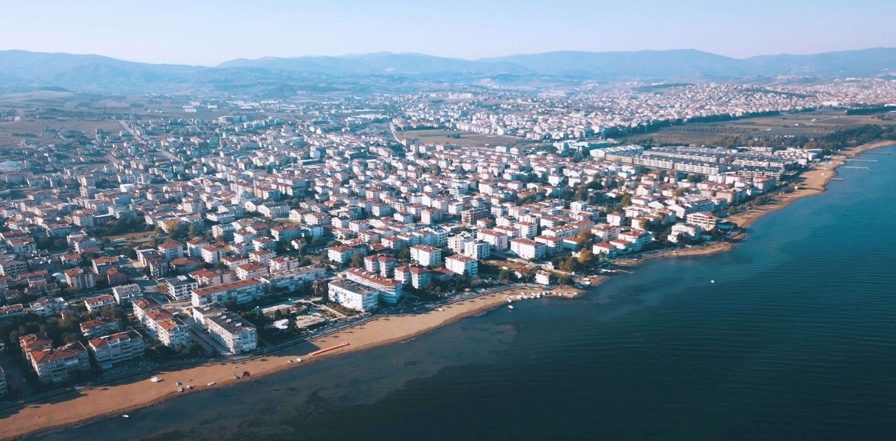 ALKOL RUHSATI, İLÇEDE TARTIŞMALARI ALEVLENDİRDİ!