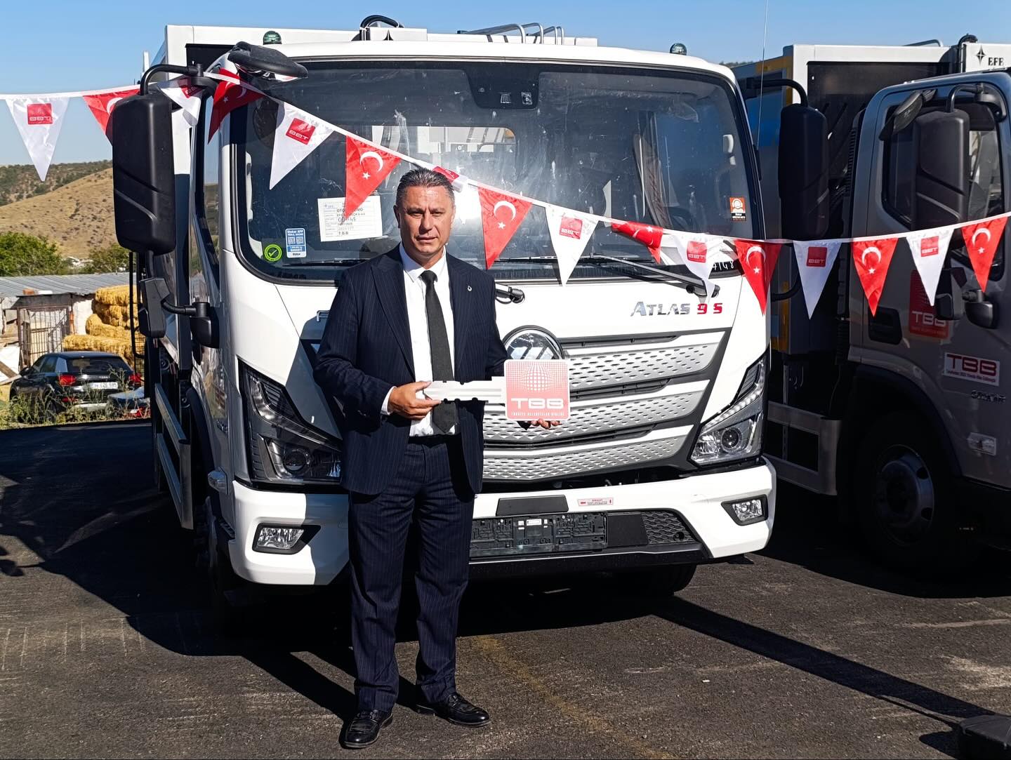 BAŞKAN ÇİTİL, HİBE ÇÖP TOPLAMA ARACINI TESLİM ALDI