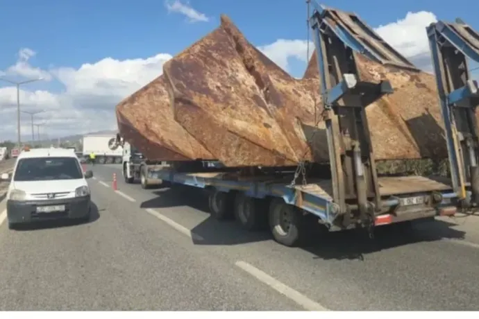 TIRIN ARKASINDAKİ GEMİ ÇAPASI, OTOBÜSÜ BİÇTİ!