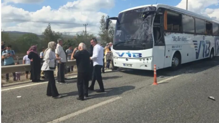 TIRIN ARKASINDAKİ GEMİ ÇAPASI, OTOBÜSÜ BİÇTİ!