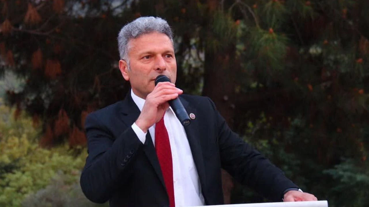 ALİ KANGAL, CHP ALTINOVA İLÇE BAŞKANI SEÇİLDİ 3 ALİ KANGAL, CHP ALTINOVA İLÇE BAŞKANI SEÇİLDİ