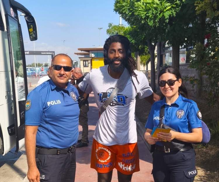 YALOVA EMNİYETİ TURİZM POLİSİ GÖREV BAŞINDA 3 YALOVA EMNİYETİ TURİZM POLİSİ GÖREV BAŞINDA