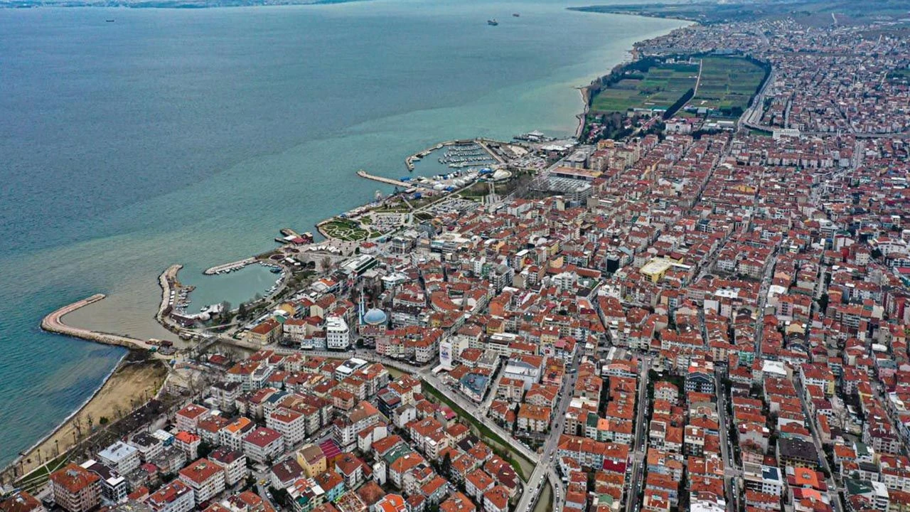 ''YALOVA SADECE YAŞANACAK DEĞİL, YATIRIM YAPILACAK BİR ŞEHİR''