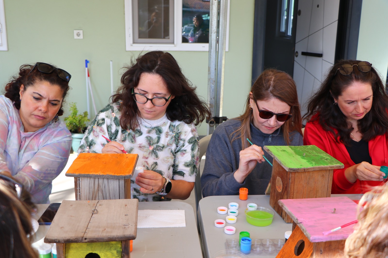 ÇİFTLİKKÖYLÜ KADINLARDAN DOĞAYA RENKLİ DOKUNUŞ