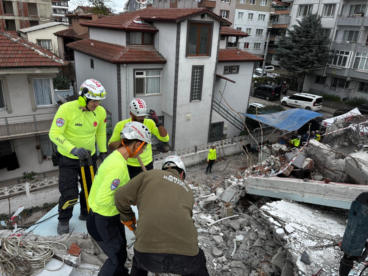 YALOVA’DA NEFESLERİ KESEN DEPREM TATBİKATI!