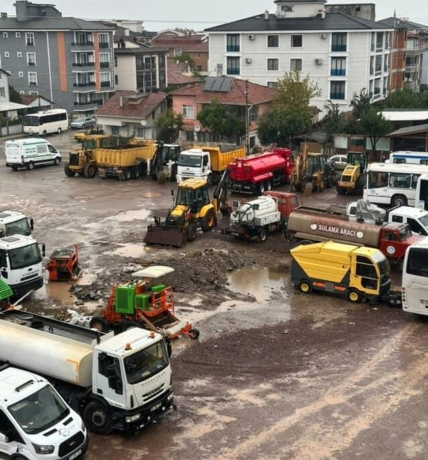 “SOKAĞIMIZ VAR AMA YOLUMUZ YOK”.. VATANDAŞ BAŞKAN YELE'Yİ GÖREVE DAVET ETTİ!