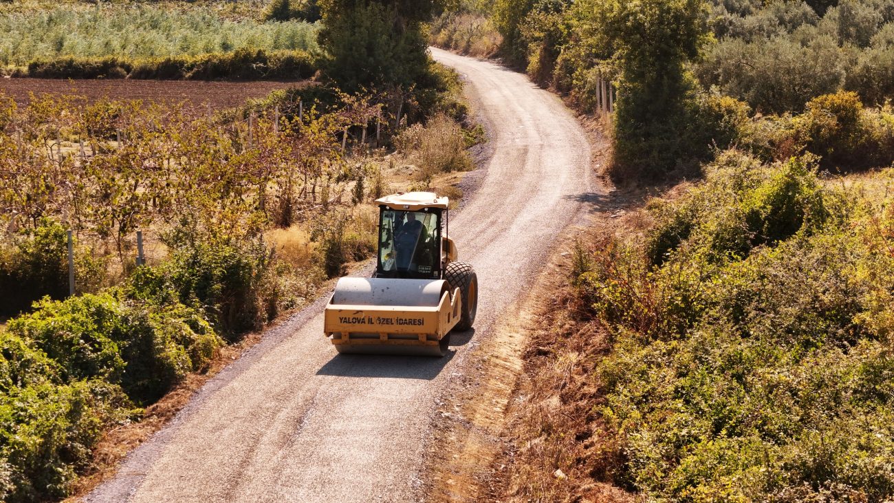 YALOVA İL ÖZEL İDARESİ, 44 KİLOMETRELİK KÖY YOLUNU YENİLEDİ
