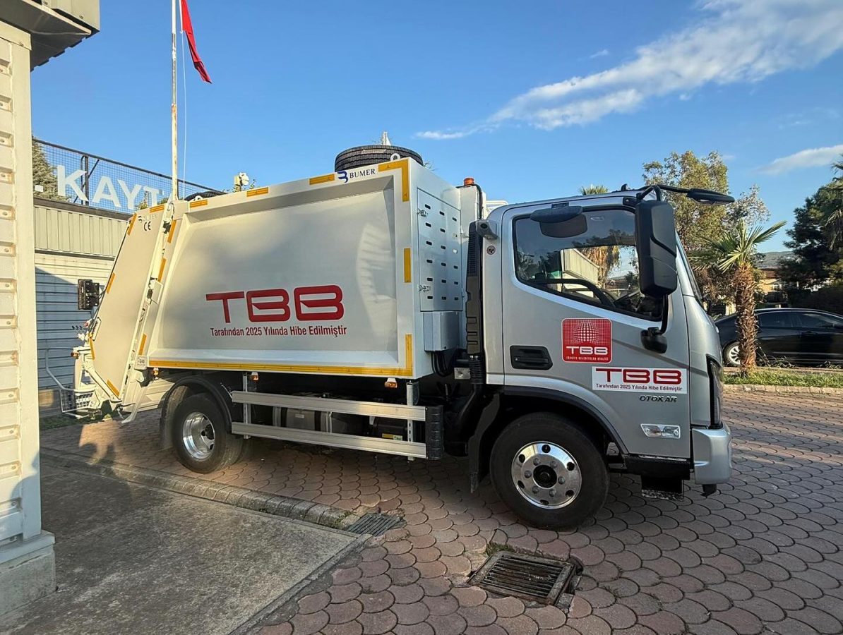 KAYTAZDERE BELEDİYESİ, TBB’DEN HİBE ÇÖP TOPLAMA ARACINI TESLİM ALDI