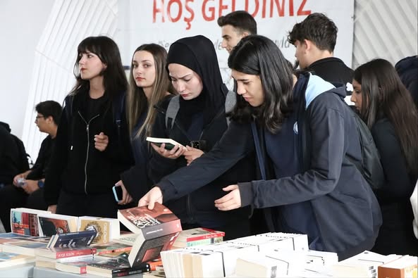 ÇİFTLİKKÖY KİTAP GÜNLERİNE YOĞUN İLGİ
