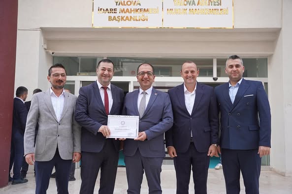 CHP YENİ YÖNETİCİLERİ MAZBATA ALDI