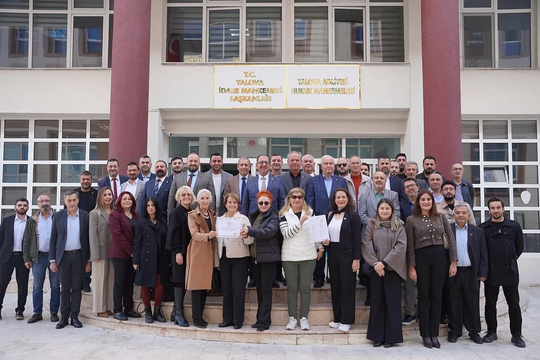 CHP YENİ YÖNETİCİLERİ MAZBATA ALDI