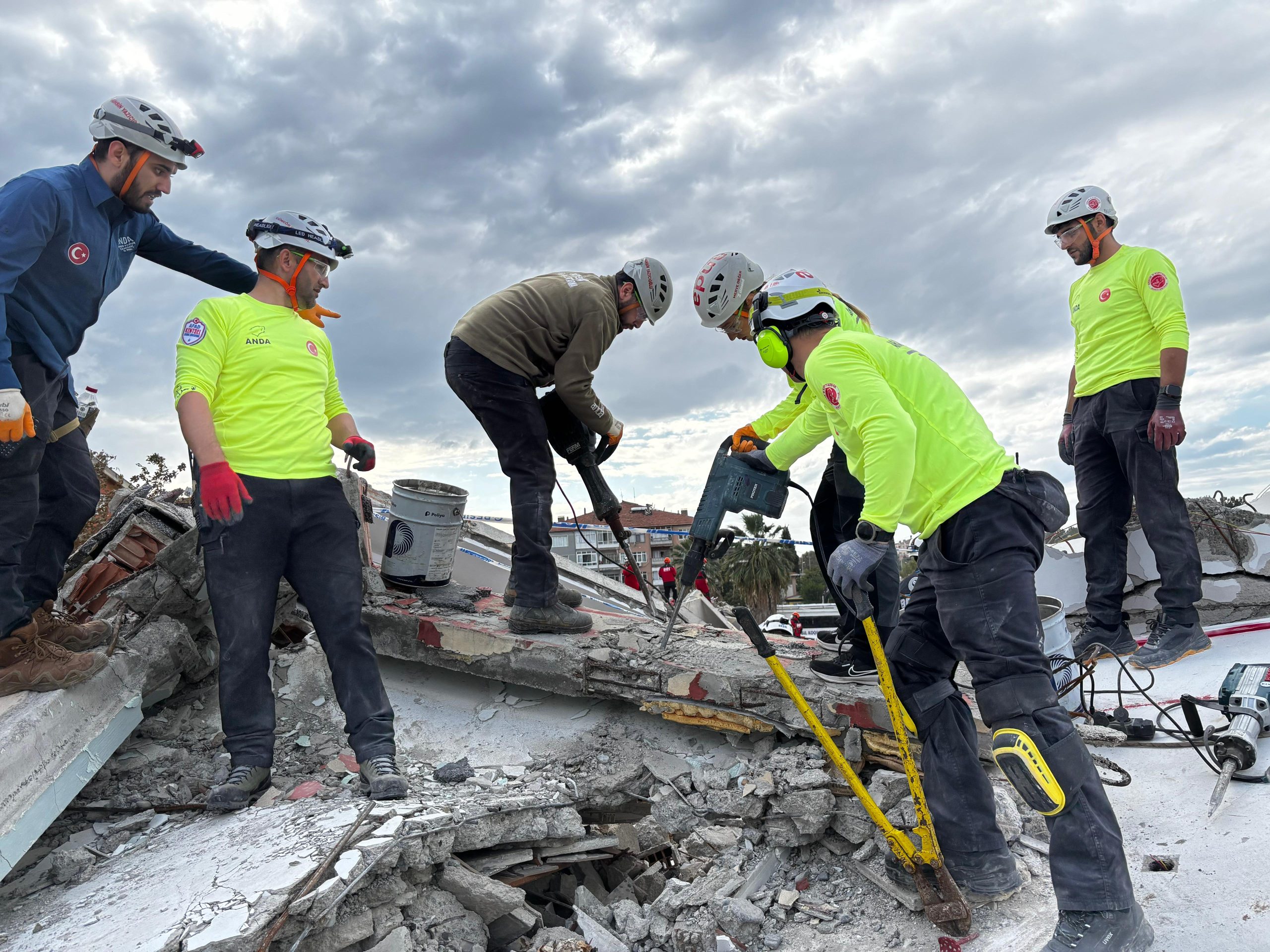 YALOVA’DA NEFESLERİ KESEN DEPREM TATBİKATI!