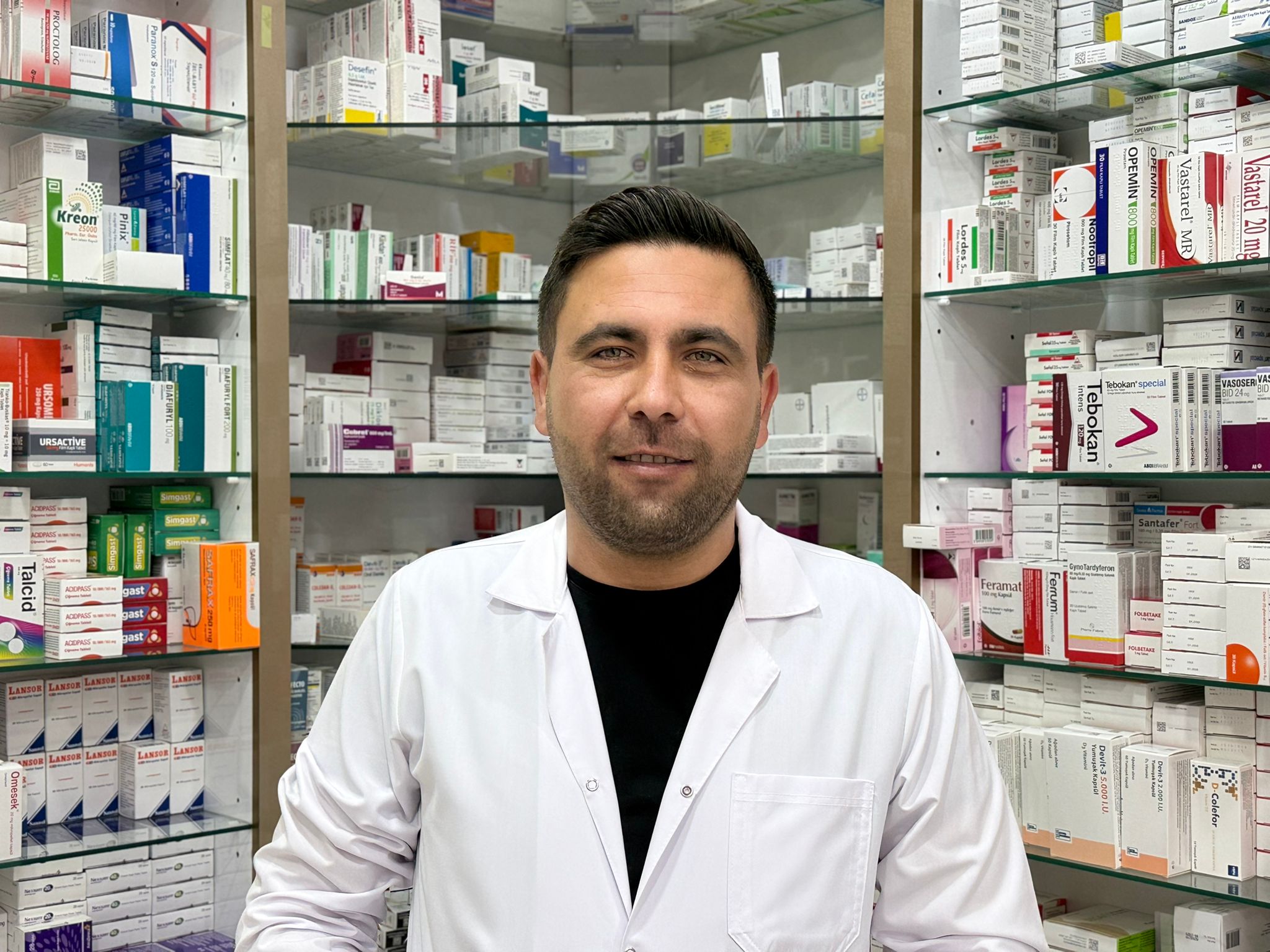 ECZACI SAİT NAZLI:“İLAÇ KRİZİ HER YIL TEKRARLAYAN BİR SAĞLIK SORUNUNA DÖNÜŞTÜ”