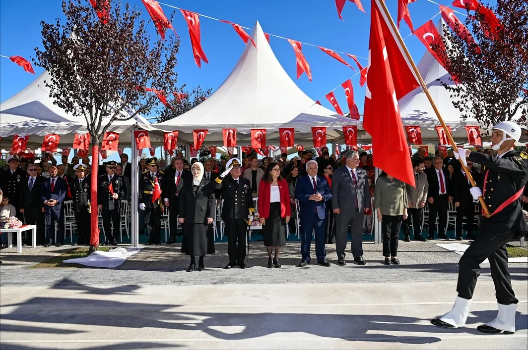 YALOVA VE İLÇELERİNDE 29 EKİM COŞKUYLA KUTLANDI