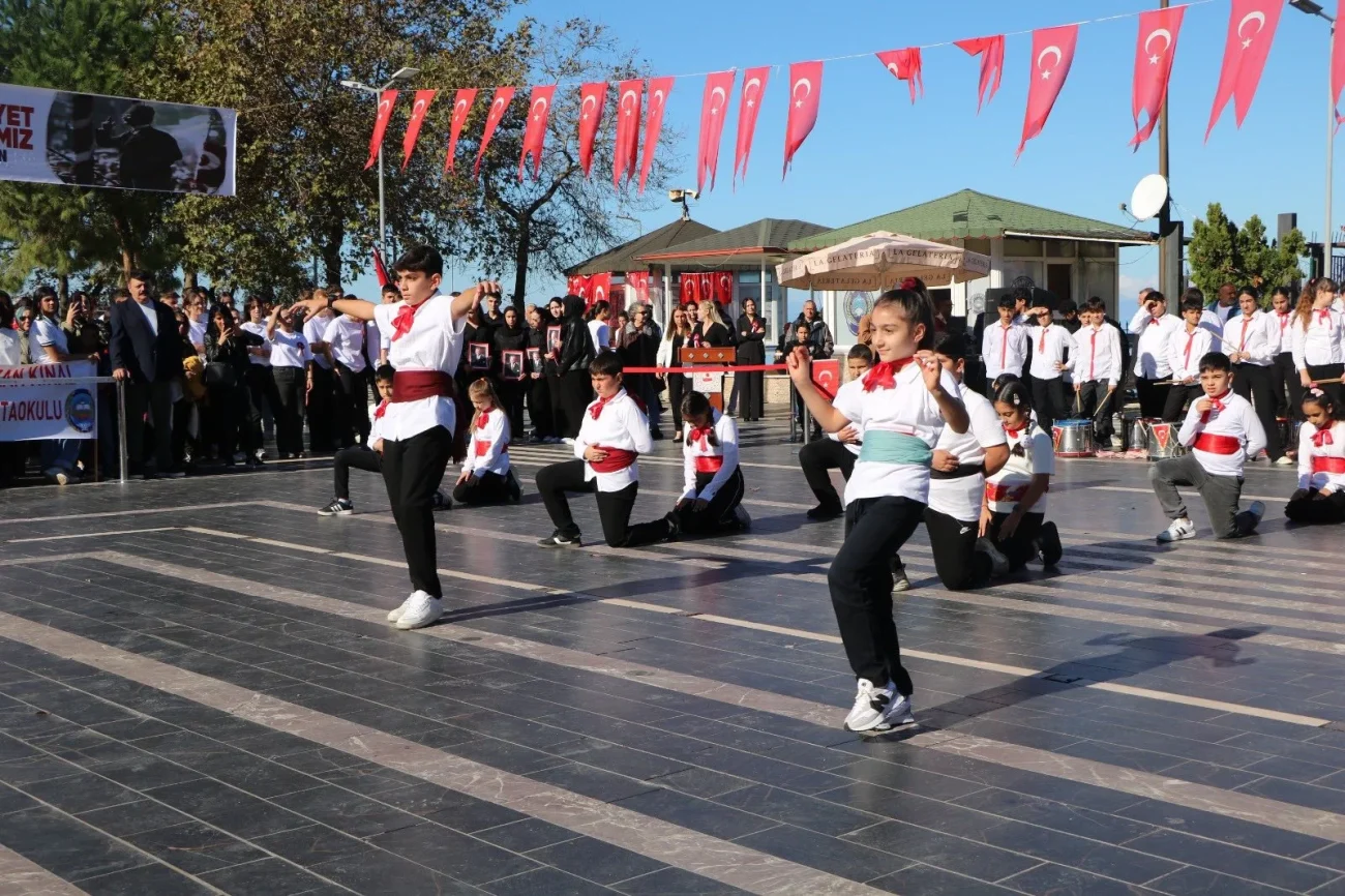 YALOVA VE İLÇELERİNDE 29 EKİM COŞKUYLA KUTLANDI 5 YALOVA VE İLÇELERİNDE 29 EKİM COŞKUYLA KUTLANDI