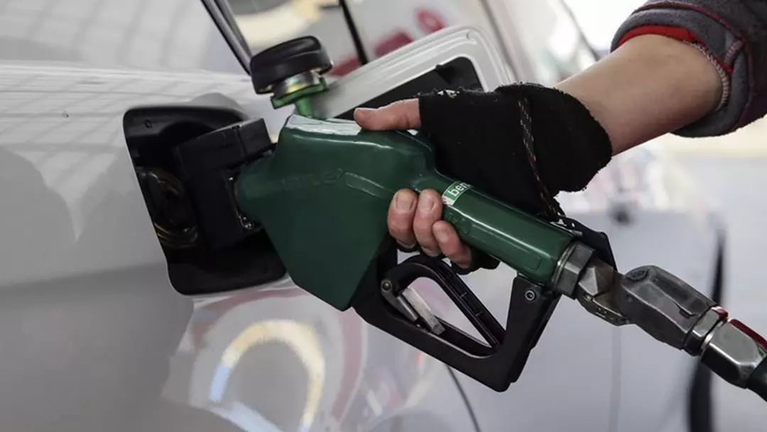 AKARYAKITTA GECE YARISI FİYATLAR DEĞİŞİYOR! 2 AKARYAKITTA GECE YARISI FİYATLAR DEĞİŞİYOR!