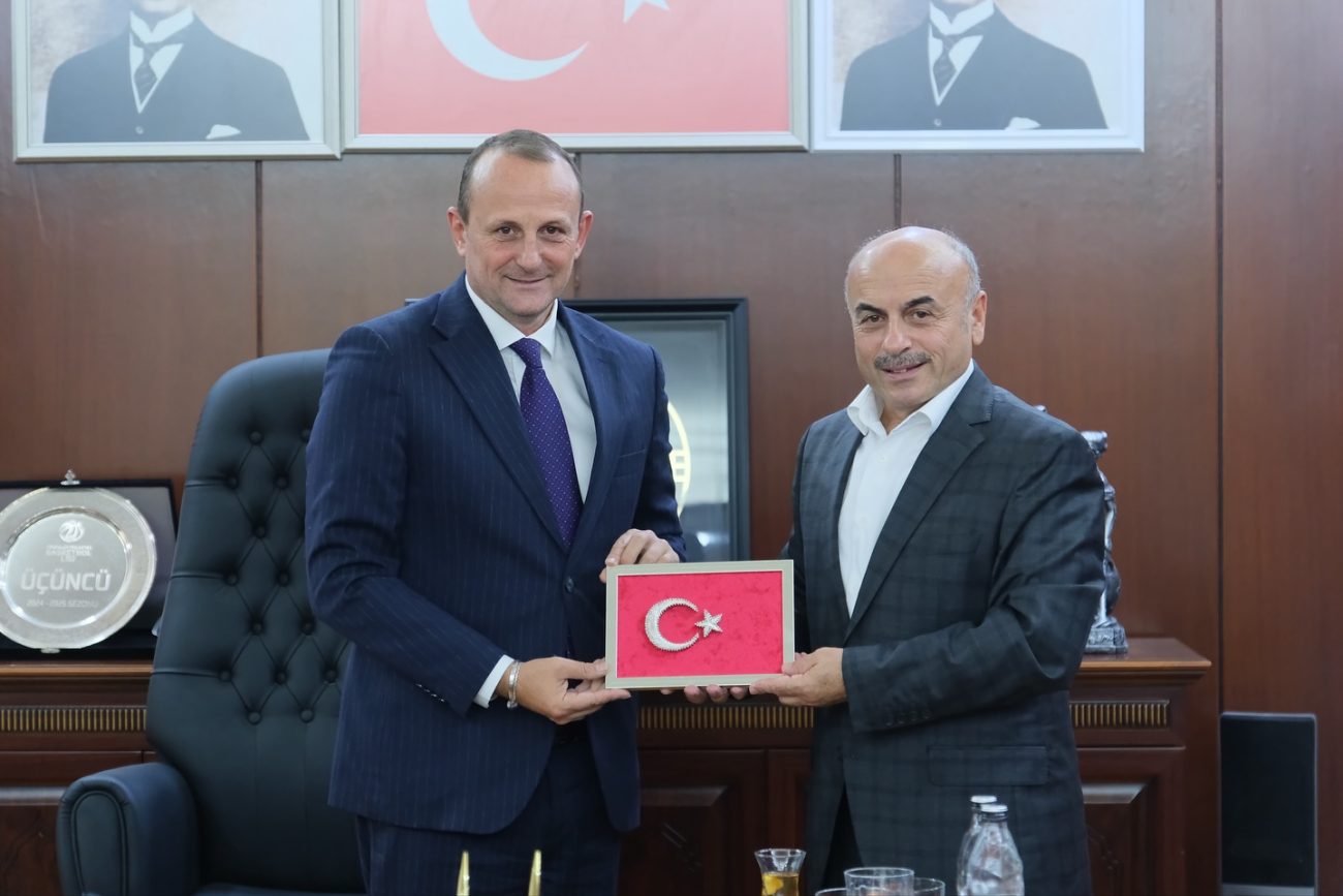 AK PARTİ BELEDİYE MECLİS ÜYESİ VE EĞİTİME DESTEK PLATFORMU BAŞKANI YAYLA, BAŞKAN YELE'Yİ ZİYARET ETTİ 4 AK PARTİ MECLİS ÜYESİ VE EĞİTİME DESTEK PLATFORMU YAYLA, BAŞKAN YELE'Yİ ZİYARET ETTİ