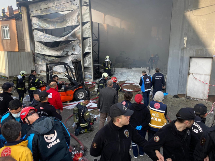 DİLOVASI’NDA KOZMETİK FABRİKASINDA FACİA: 6 KİŞİ HAYATIBI KAYBETTİ, FABRİKA SAHİBİ YALOVA’DA PARA DOLU VALİZLE YAKALANDI