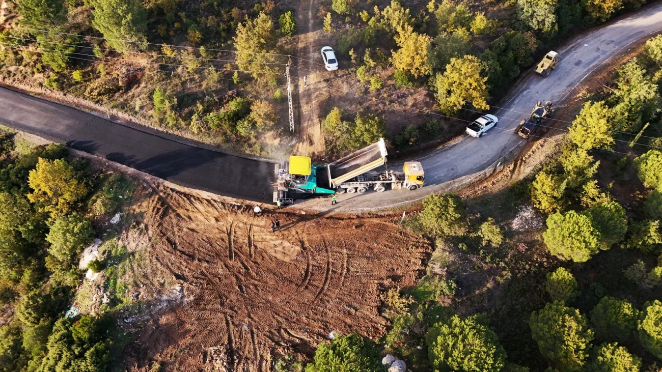 KÖY YOLLARINA SICAK ASFALT YAPILDI 3 KÖY YOLLARINA SICAK ASFALT YAPILDI