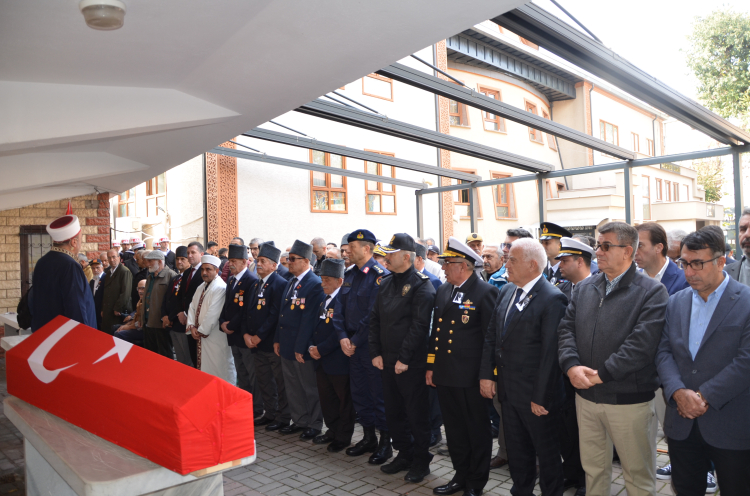 KIBRIS GAZİSİ RUKNETTİN SAVAŞ, ASKERİ TÖRENLE SON YOLCULUĞUNA UĞURLANDI 4 KIBRIS GAZİSİ RUKNETTİN SAVAŞ, ASKERİ TÖRENLE SON YOLCULUĞUNA UĞURLANDI