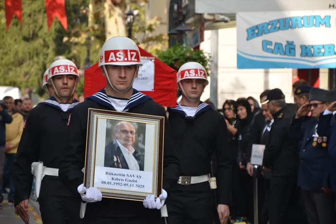KIBRIS GAZİSİ RUKNETTİN SAVAŞ, ASKERİ TÖRENLE SON YOLCULUĞUNA UĞURLANDI