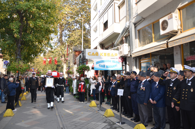 KIBRIS GAZİSİ RUKNETTİN SAVAŞ, ASKERİ TÖRENLE SON YOLCULUĞUNA UĞURLANDI 3 KIBRIS GAZİSİ RUKNETTİN SAVAŞ, ASKERİ TÖRENLE SON YOLCULUĞUNA UĞURLANDI
