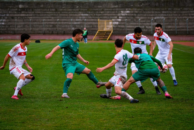 NİLÜFER’İ EVİNE ELİ BOŞ GÖNDERDİK.. YALOVA FK GÜMBÜR GÜMBÜR GELİYOR!