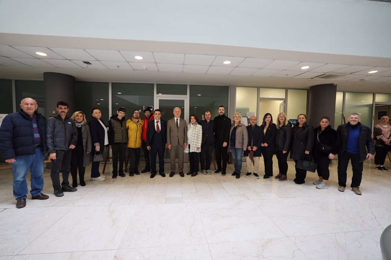 AKAN URAL’IN RESİM SERGİSİ BELEDİYE HİZMET BİNASINDA AÇILDI 5 AKAN URAL’IN RESİM SERGİSİ BELEDİYE HİZMET BİNASINDA AÇILDI