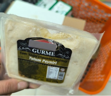 KARAMÜRSEL’DE MARKET SKANDALI: PEYNİRİ ISIRIP, REYONA GERİ KOYDU! 2 KARAMÜRSEL’DE MARKET SKANDALI: PEYNİRİ ISIRIP, REYONA GERİ KOYDU!