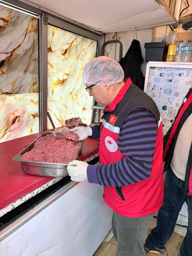 YALOVA’DA GIDA DENETİMİ ALARMI: 25 KİLO KIYMAYA EL KONULDU