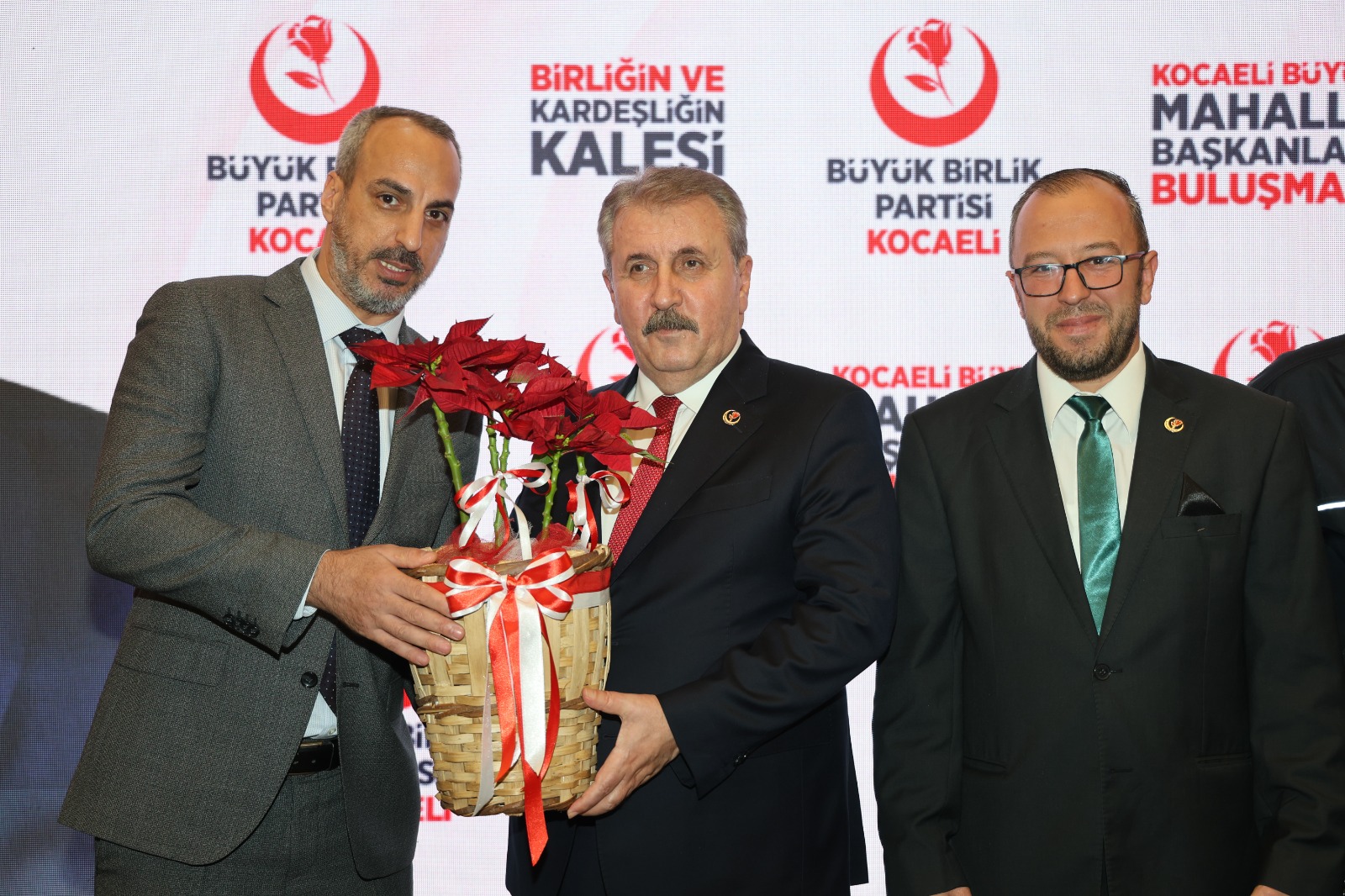 BBP GENEL BAŞKANI MUSTADA DESTİCİ’YE KARAMÜRSEL SEPETİ TAKDİM EDİLDİ