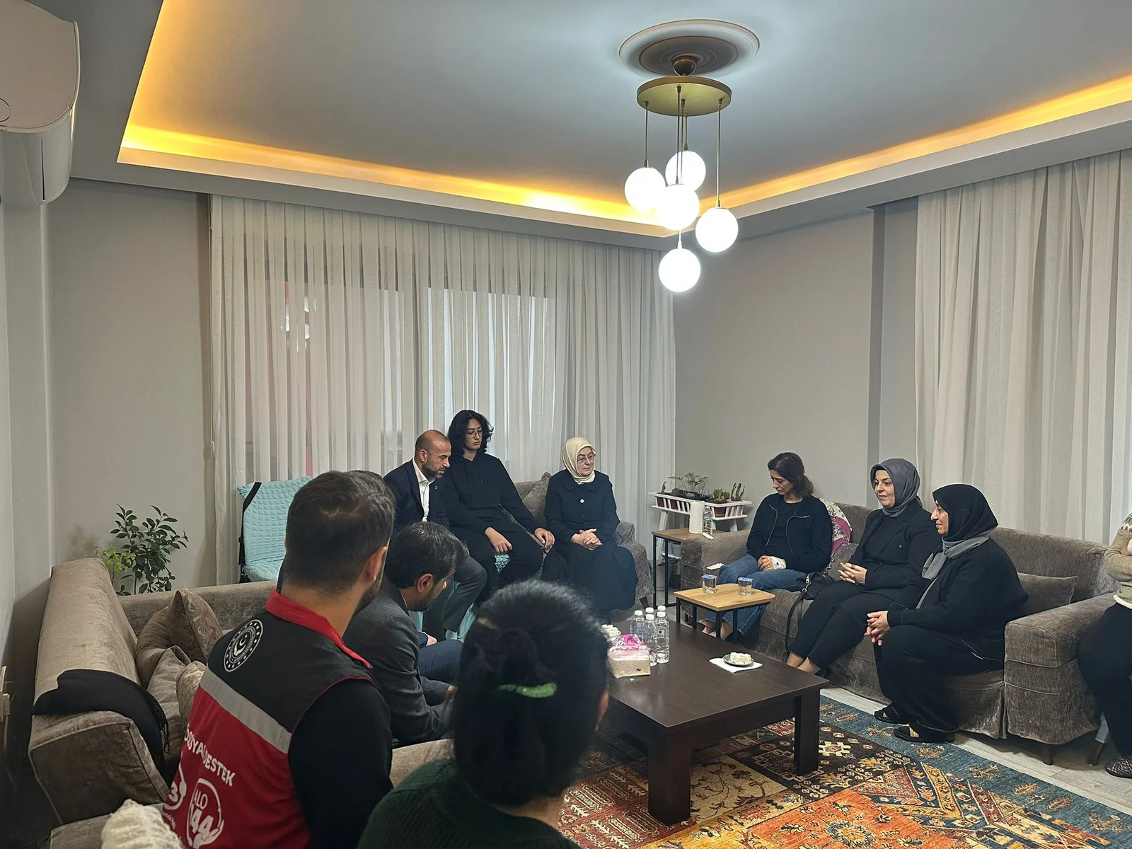 AK PARTİ HEYETİNDEN ŞEHİT POLİS İLKER PEHLİVAN’IN AİLESİNE ZİYARET