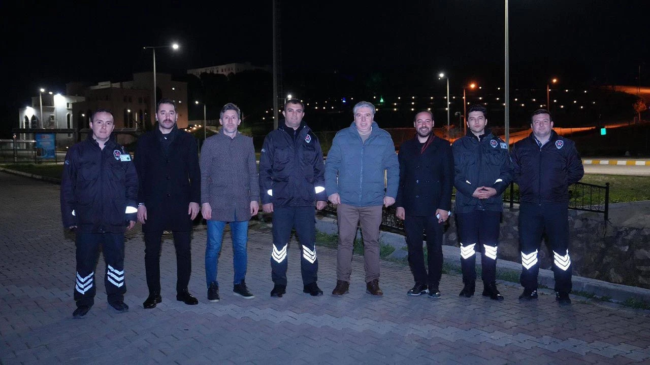 REKTÖR BAHÇEKAPILI, GECE MESAİSİNDEKİ PERSONELLERİ ZİYARET ETTİ