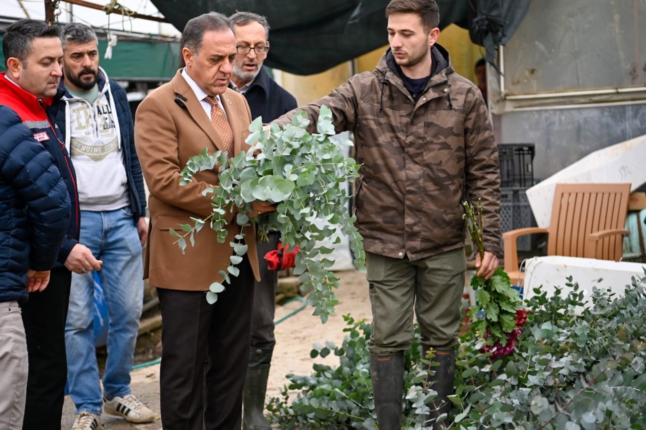 VALİ DR. AHMET HAMDİ USTA ÜRETİCİLERLE SAHADA BULUŞTU