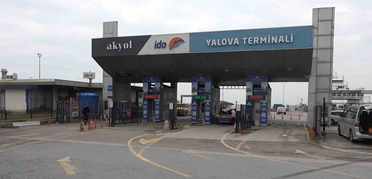 YALOVA’DA FERİBOT İSKELESİ AÇIKLARINDA KADIN CESEDİ BULUNDU 2 YALOVA’DA FERİBOT İSKELESİ AÇIKLARINDA KADIN CESEDİ BULUNDU