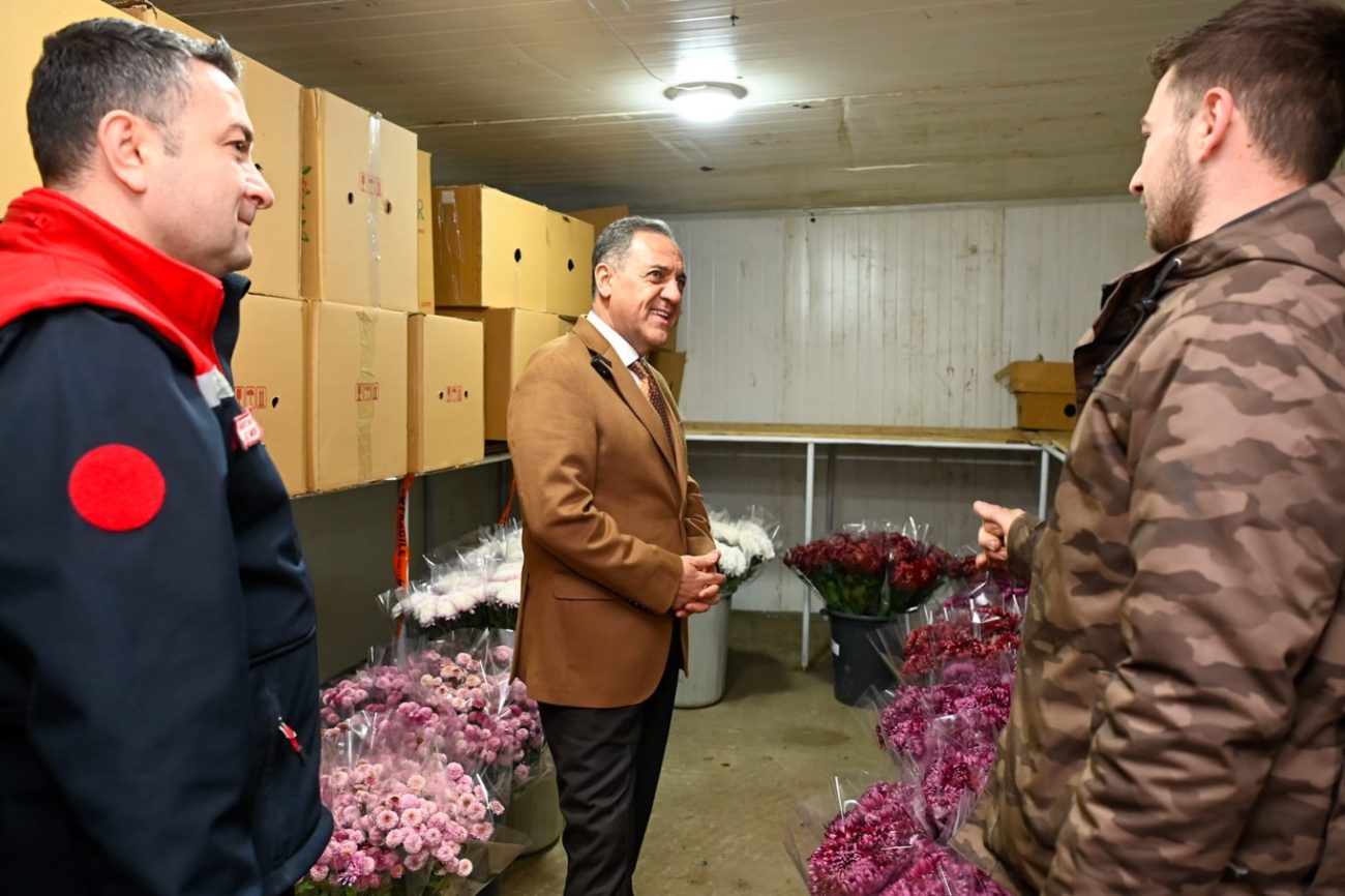 VALİ DR. AHMET HAMDİ USTA ÜRETİCİLERLE SAHADA BULUŞTU